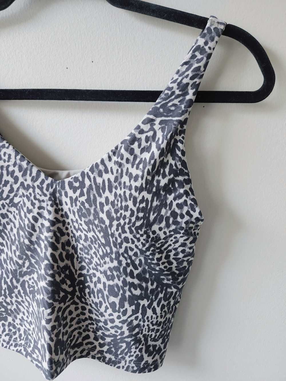 aerie Gray & White Animal Print V-Neck Sports Bra - Picture 4 of 10